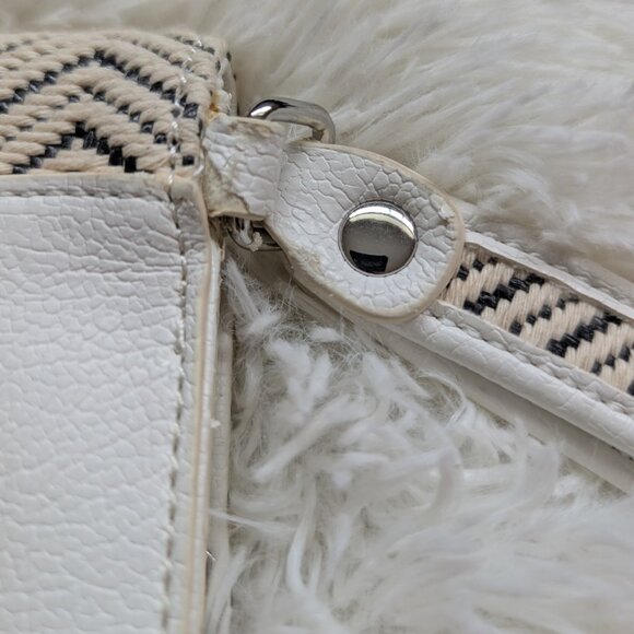 Simply Vera Vera Wang, White Foldover Clutch/Wristlet with Tapestry Detail - Picture 12 of 14